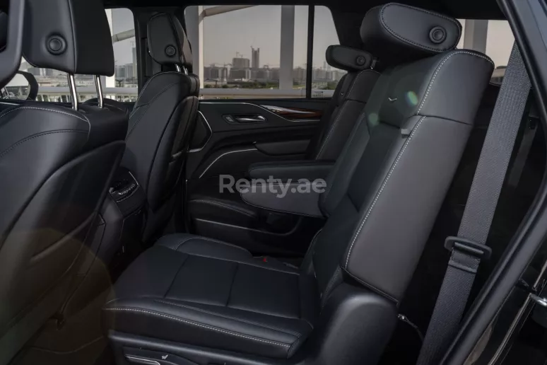 Cadillac Escalade (Schwarz), 2021  zur Miete in Abu Dhabi