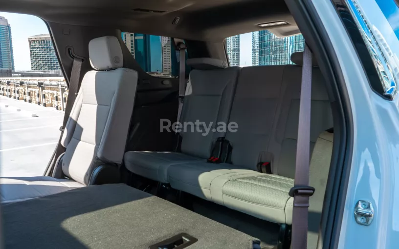 Chevrolet Tahoe (Blanc), 2021 &agrave; louer &agrave; Abu Dhabi