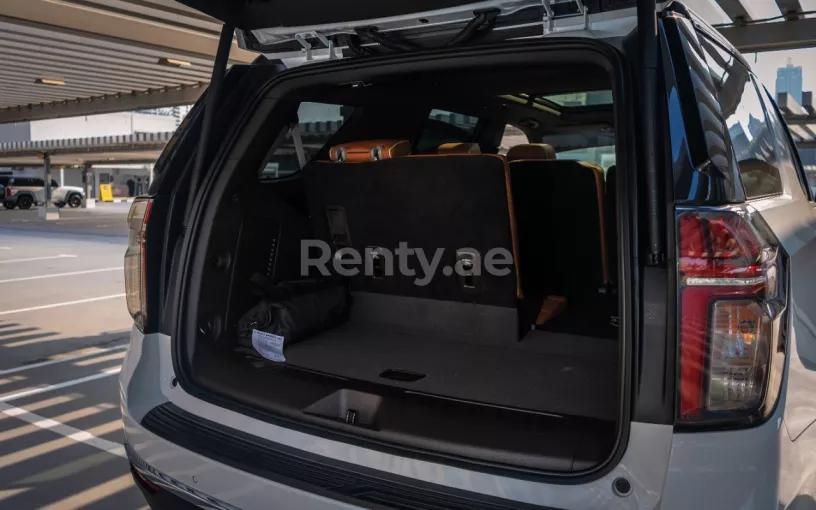 Chevrolet Tahoe (Wit), 2021 te huur in Abu Dhabi