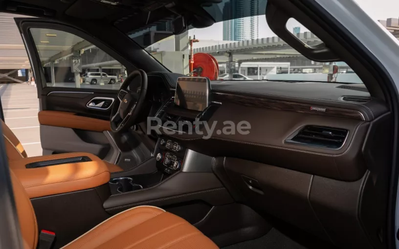 Chevrolet Tahoe (Beige), 2021 &agrave; louer &agrave; Abu Dhabi