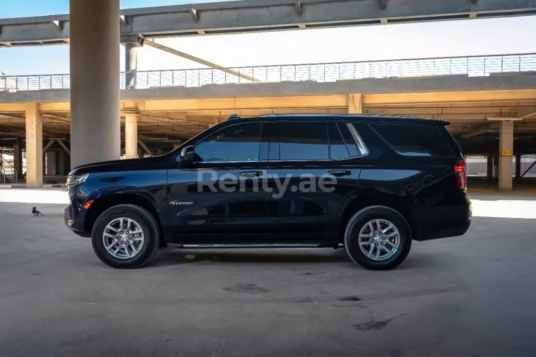 Chevrolet Tahoe (Bleue), 2021 &agrave; louer &agrave; Abu Dhabi