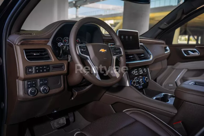 Chevrolet Tahoe (Bleue), 2021 &agrave; louer &agrave; Abu Dhabi