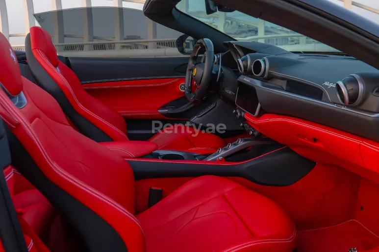 在阿布扎比 租 法拉利Portofino Rosso Black Roof (红色), 2019