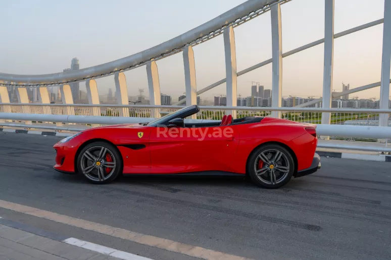 在阿布扎比 租 法拉利Portofino Rosso Black Roof (红色), 2019