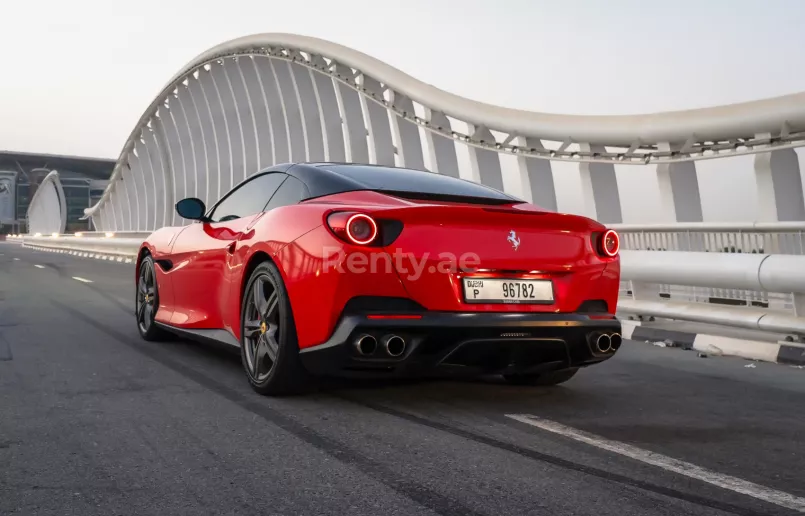 在阿布扎比 租 法拉利Portofino Rosso Black Roof (红色), 2019