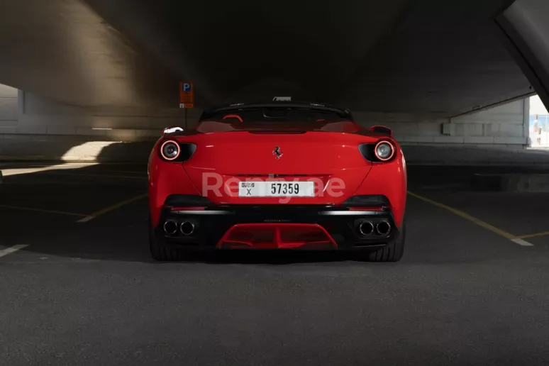 在阿布扎比 租 法拉利Portofino Rosso Red Roof (红色), 2019