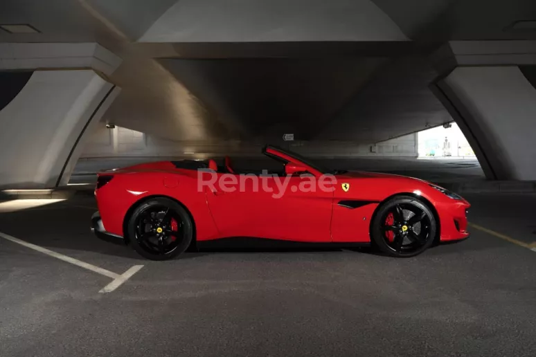 在阿布扎比 租 法拉利Portofino Rosso Red Roof (红色), 2019