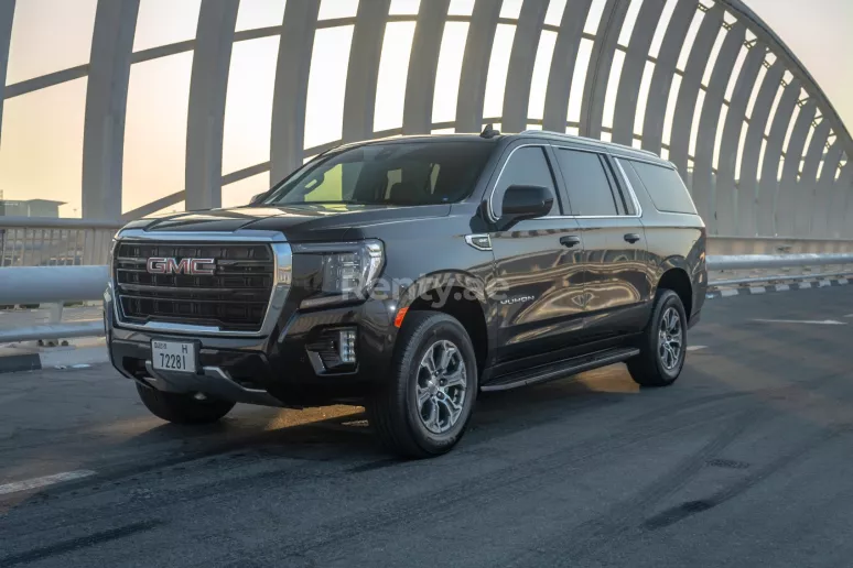 GMC Yukon XL (Zwart), 2021 te huur in Abu Dhabi