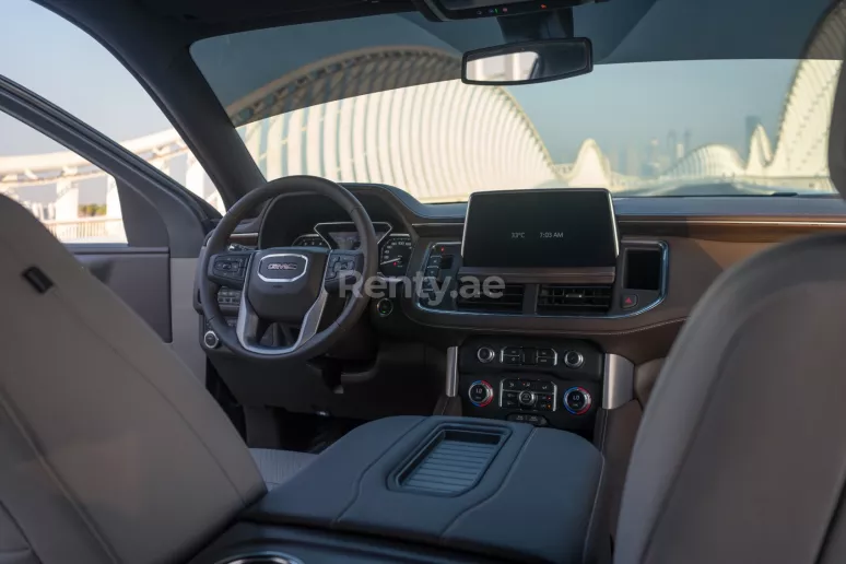 GMC Yukon XL (Zwart), 2021 te huur in Abu Dhabi