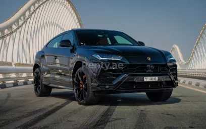 Lamborghini Urus (Zwart), 2020 te huur in Abu Dhabi