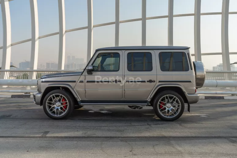 在阿布扎比 租 梅赛德斯 G63 AMG (灰色), 2021