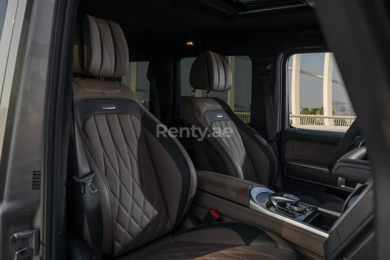 在阿布扎比 租 梅赛德斯 G63 AMG (灰色), 2021