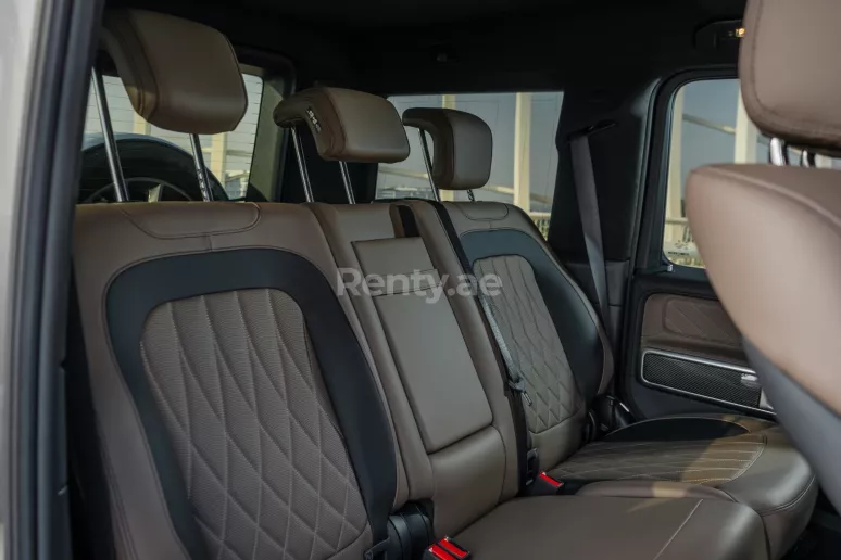 在阿布扎比 租 梅赛德斯 G63 AMG (灰色), 2021