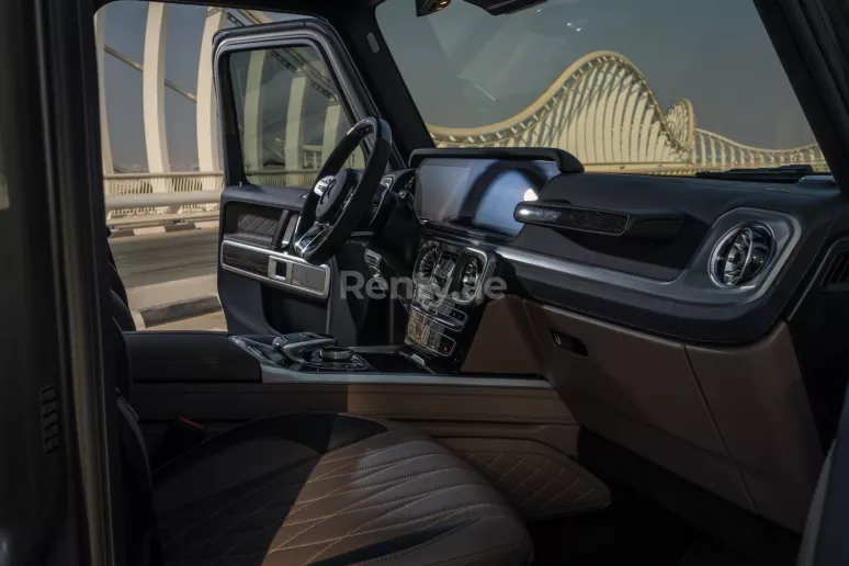 在阿布扎比 租 梅赛德斯 G63 AMG (灰色), 2021