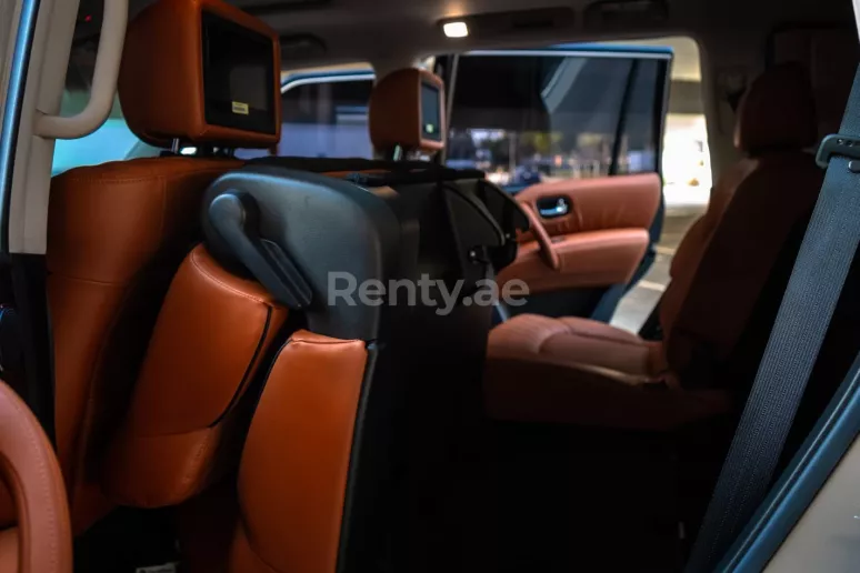 Nissan Patrol V8 Platinum (Beige), 2021  zur Miete in Abu Dhabi