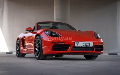 Abu Dabi'de kiralık Porsche Boxster 718 (Turuncu), 2020