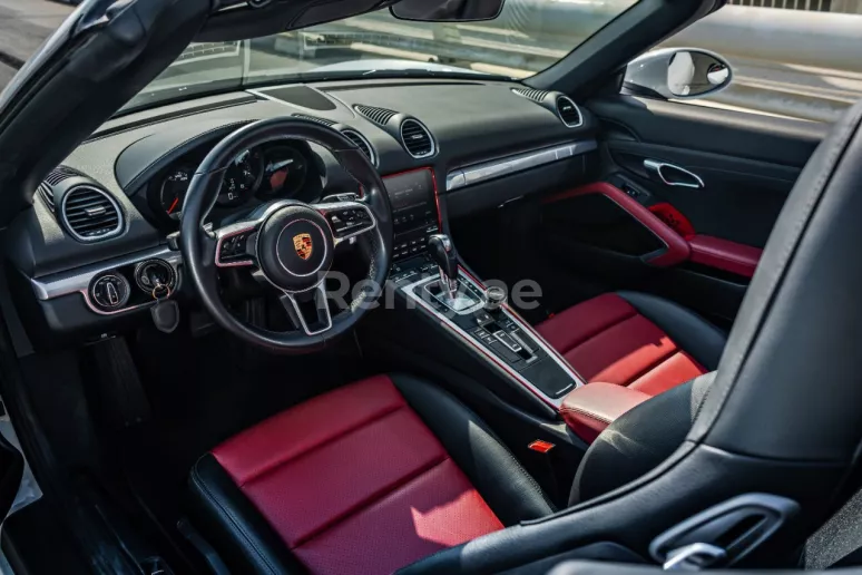 Porsche Boxster 718 (Wit), 2019 te huur in Abu Dhabi