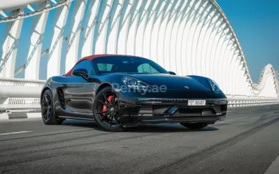 Abu Dabi'de kiralık Porsche Boxster GTS (Siyah), 2019