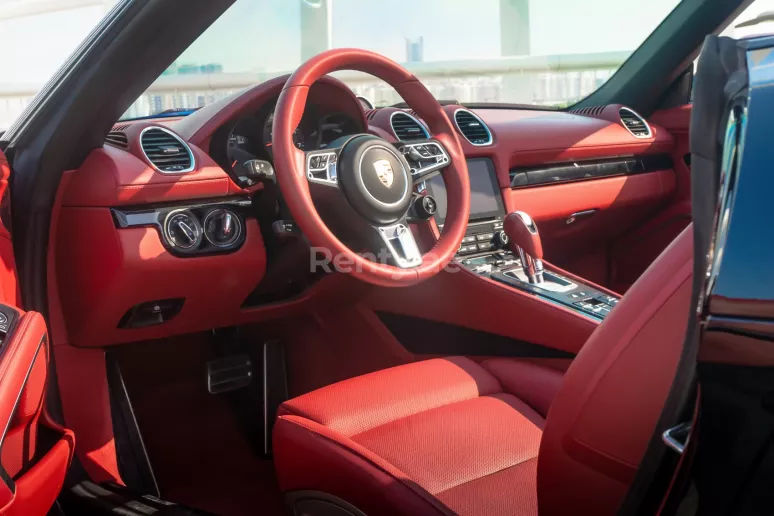 Porsche Boxster GTS (Zwart), 2019 te huur in Abu Dhabi