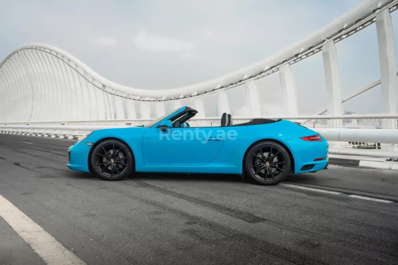 Abu Dabi'de kiralık Porsche 911 Carrera cabrio (Mavi), 2018
