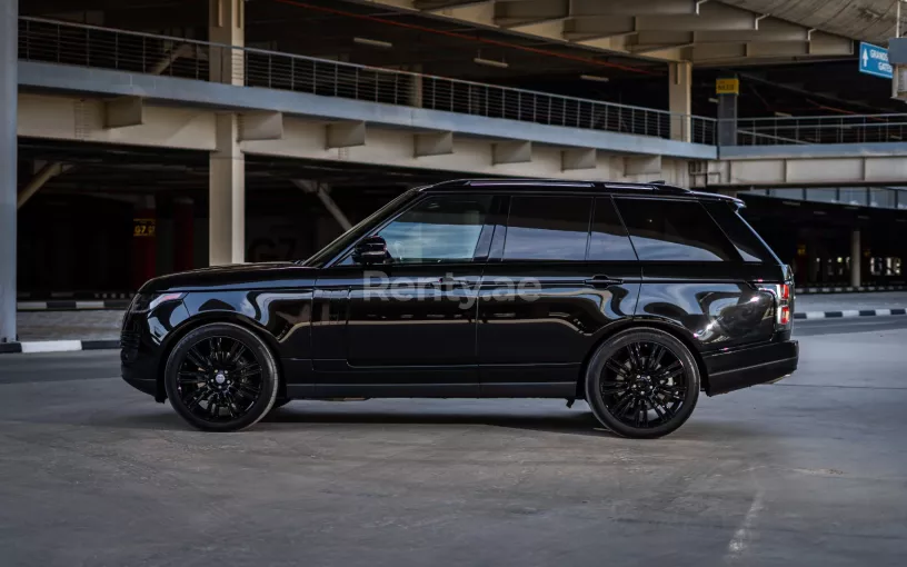 Range Rover Vogue (Noir), 2020 &agrave; louer &agrave; Abu Dhabi