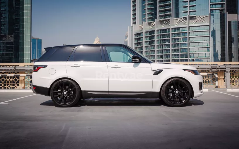 Range Rover Sport (Wit), 2020 te huur in Abu Dhabi