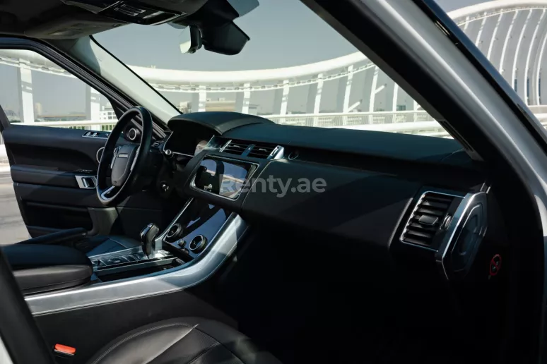 在阿布扎比 租 路虎揽胜运动 V6 (白色), 2020