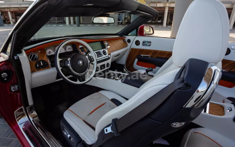 Rolls Royce Dawn (Красный), 2018 для аренды в Абу-Даби