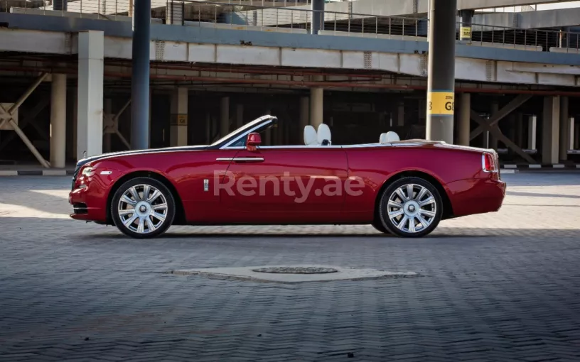 Rolls Royce Dawn (Красный), 2018 для аренды в Абу-Даби