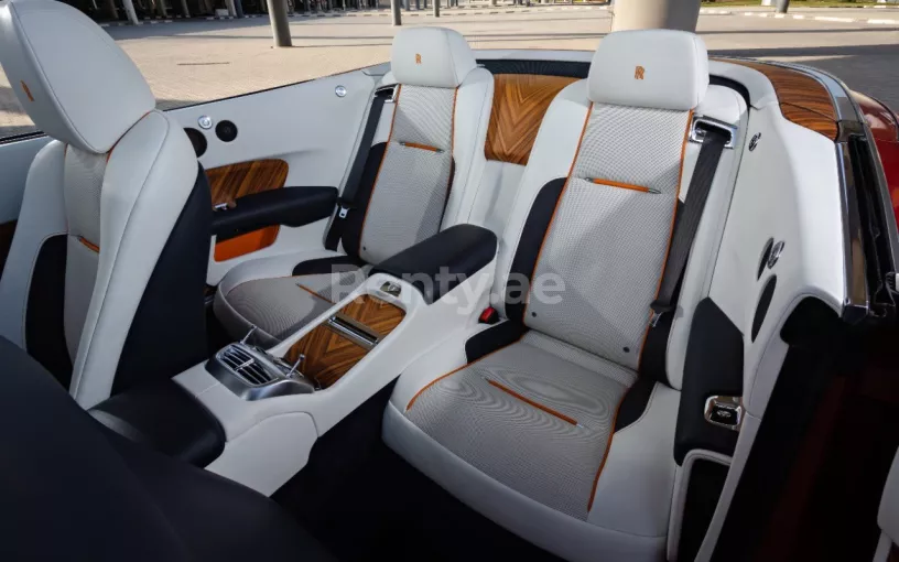 Rolls Royce Dawn (Красный), 2018 для аренды в Абу-Даби