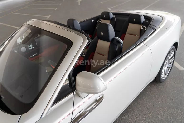 Rolls Royce Dawn Exclusive 3-colour interior (Blanco), 2018 para alquiler en Abu Dhabi