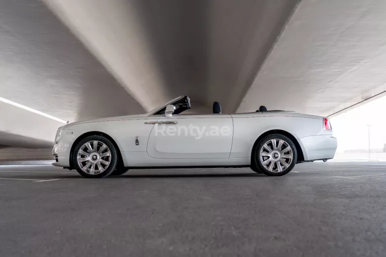 Rolls Royce Dawn Exclusive 3-colour interior (Blanco), 2018 para alquiler en Abu Dhabi
