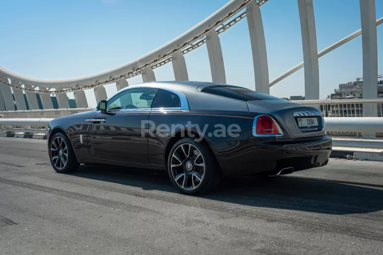 Abu Dabi'de kiralık Rolls Royce Wraith G&uuml;m&uuml;ş tavan (Siyah), 2019