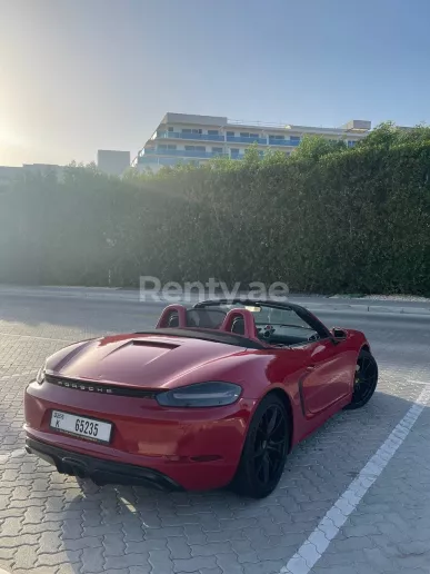 Porsche Boxster GTS (Тёмно-красный), 2019 для аренды в Дубай