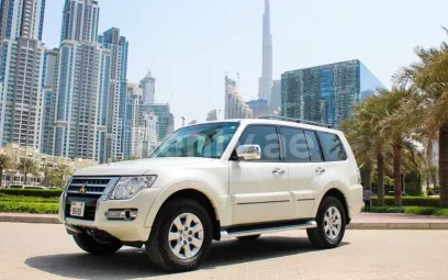 Mitsubishi Pajero (Blanc), 2021 &agrave; louer &agrave; Sharjah
