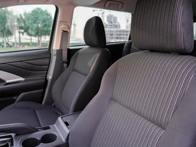 Şarika'de kiralık Mitsubishi Xpander (Gri), 2022