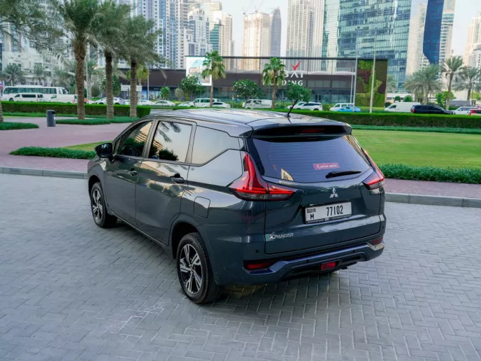 Şarika'de kiralık Mitsubishi Xpander (Gri), 2022