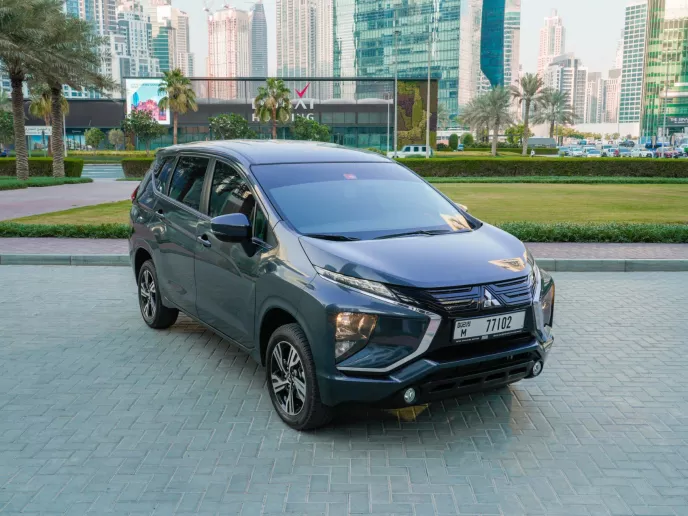 Şarika'de kiralık Mitsubishi Xpander (Gri), 2022