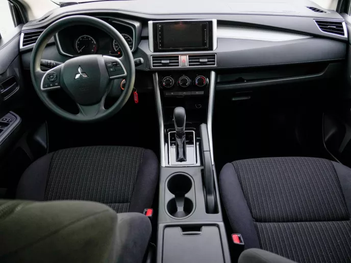 Şarika'de kiralık Mitsubishi Xpander (Gri), 2022