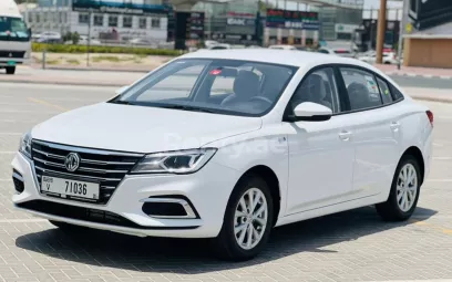 在迪拜 租 MG5 2022 (白色), 2022