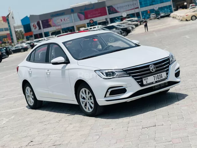 在迪拜 租 MG5 2022 (白色), 2022