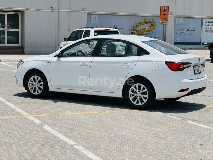 在迪拜 租 MG5 2022 (白色), 2022