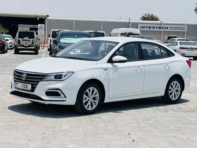 在迪拜 租 MG5 2022 (白色), 2022