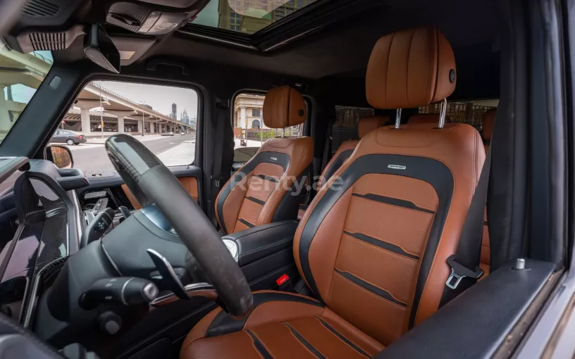 在阿布扎比 租 梅赛德斯 G63 AMG (黑色), 2020