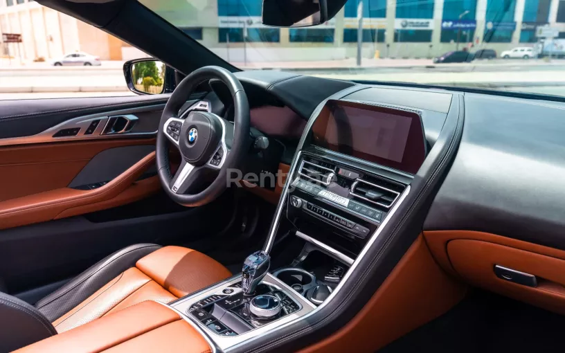BMW 840i cabrio (Blu), 2021 in affitto a Abu Dhabi