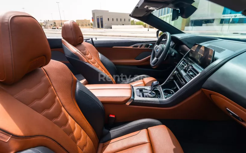 BMW 840i cabrio (Blu), 2021 in affitto a Abu Dhabi