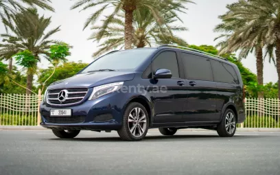 Abu Dabi'de kiralık Mercedes V250 (Mavi), 2019