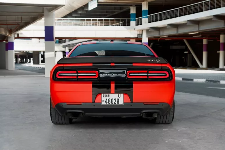 在迪拜 租 道奇挑战者 V8 Hellcat (红色), 2018