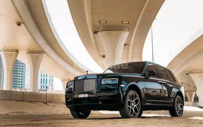 Dubai'de kiralık Rolls Royce Cullinan black badge (Siyah), 2021