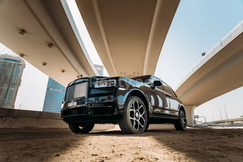 إيجار رولز رويس كولينان Black Badge (أسود), 2021 في دبي
